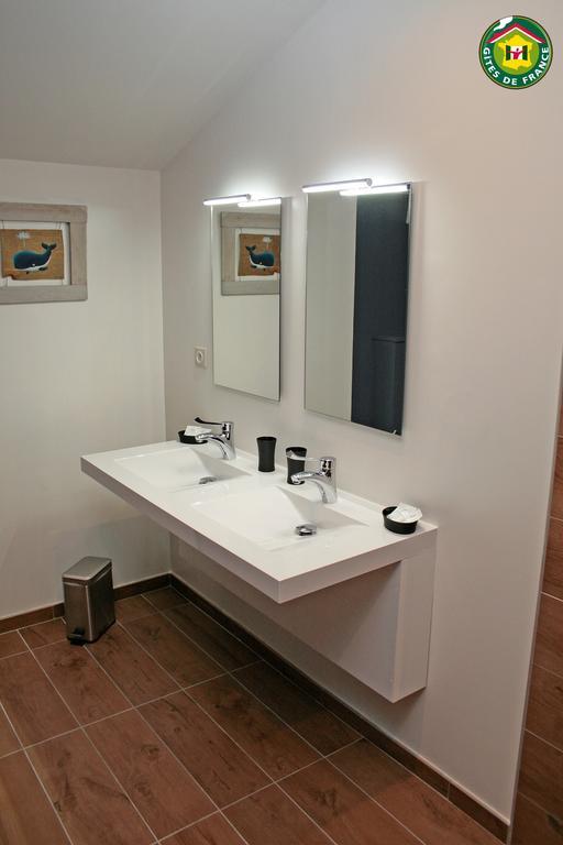 Le Clos Du Miroir Bed & Breakfast Courset
