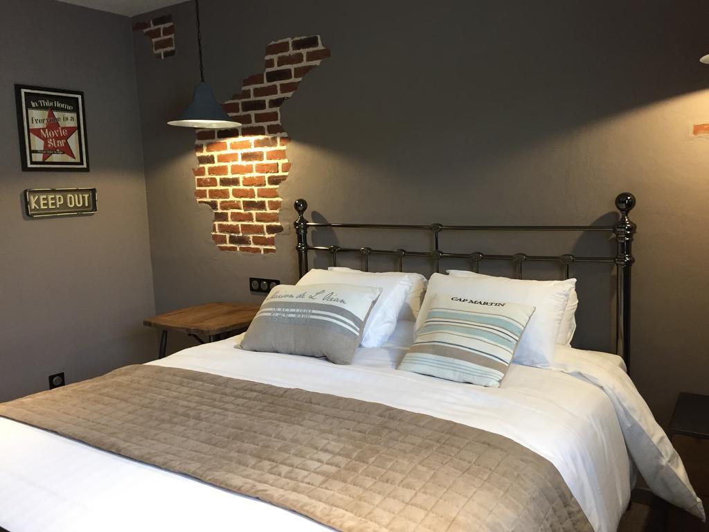 Le Clos Du Miroir Bed & Breakfast 3*
